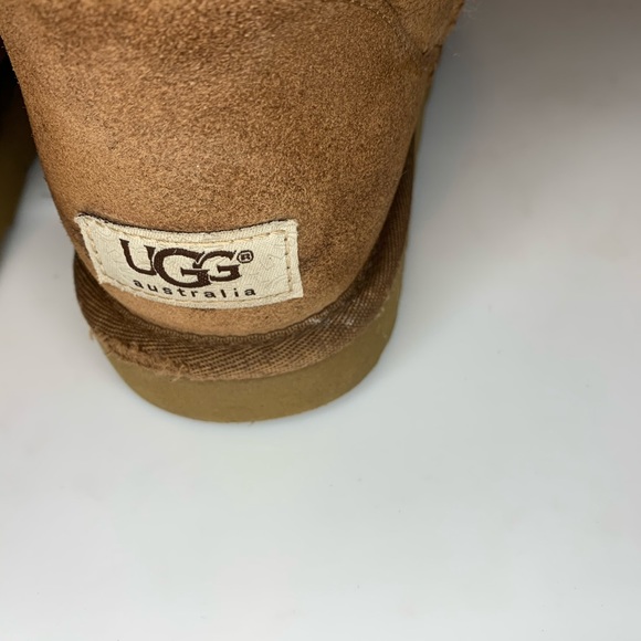 UGG Classic Short Sz 8 - Picture 5 of 12
